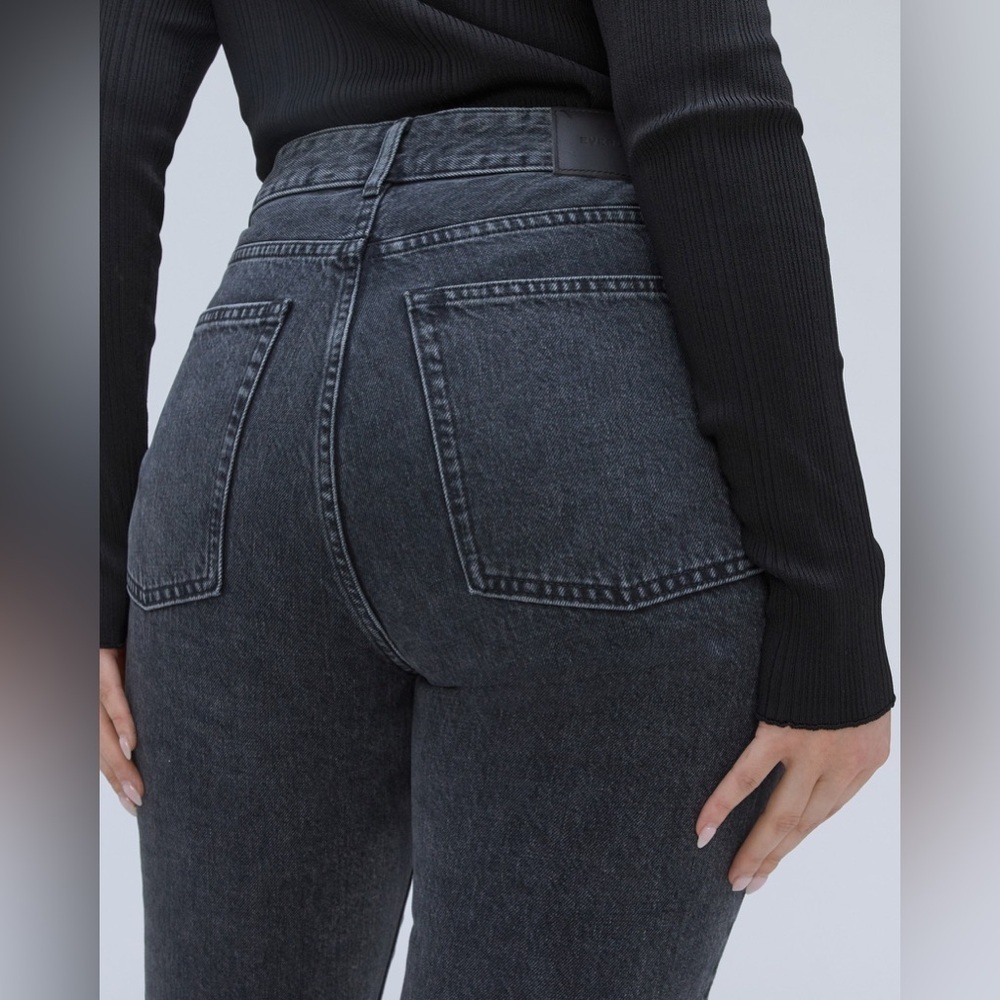 Everlane The Curvy Cheeky Straight Jean - Picture 8 of 8